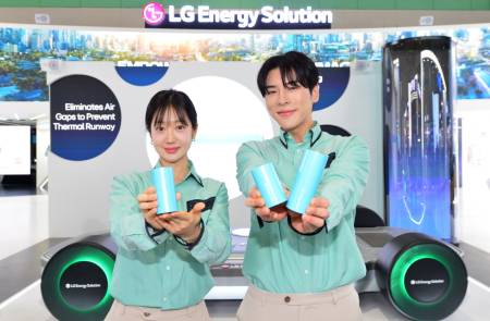 LG에너지솔루션, 인터배터리서 46시리즈 배터리 첫 공개… 서비스 로봇 루키도 전시